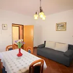 Apartman Liliana Near