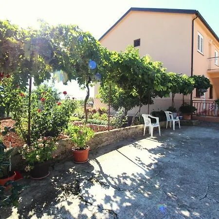 Liliana Near Apartament