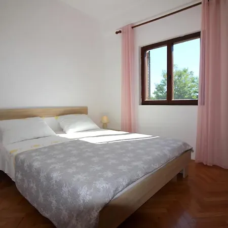 Liliana Near דירה