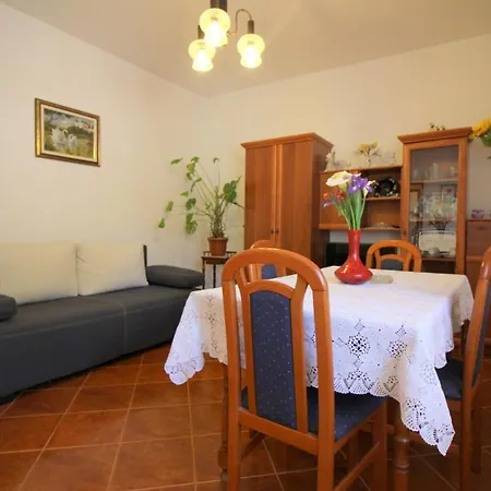 Liliana Near דירה *