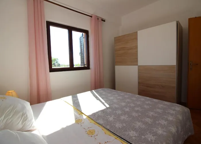 Liliana Near * 波雷奇