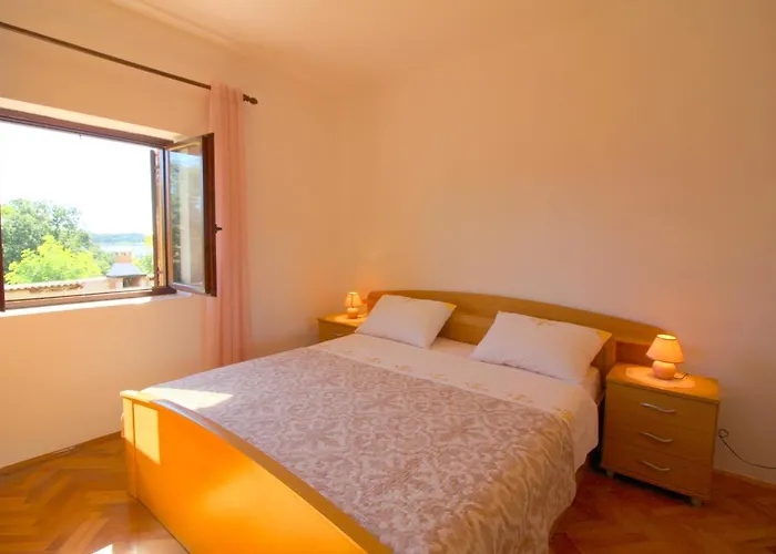 Liliana Near 波雷奇